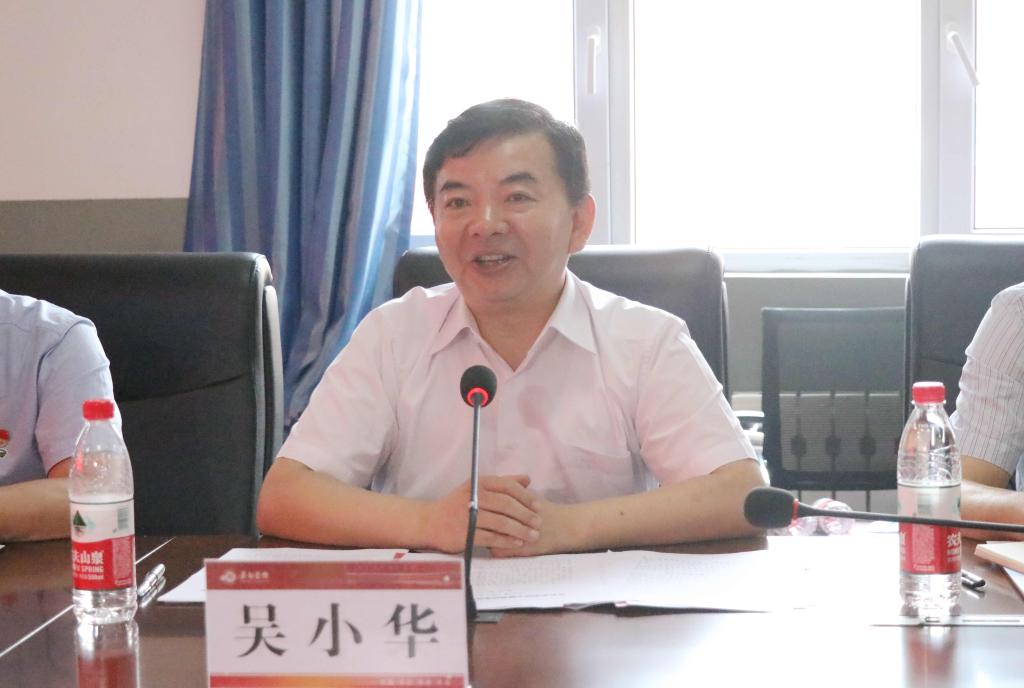 长治市人大常委会主任吴小华一行来我校调研地方立法研究咨询工作