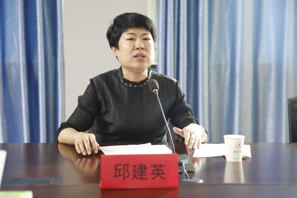 九三学社长治市委主委邱建英肯定了九三学社长治学院支社多年来取得的