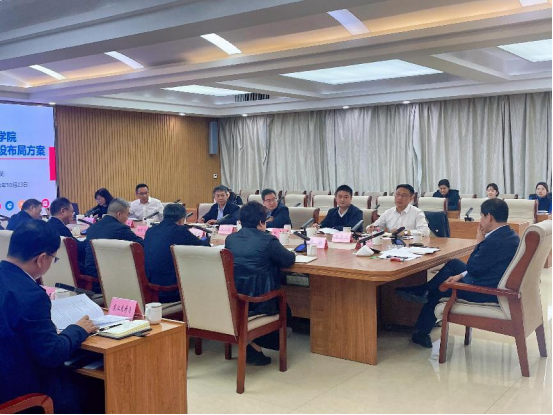 会上,我校教务部负责人李伟英就学校专业建设思路,专业对接地方产业